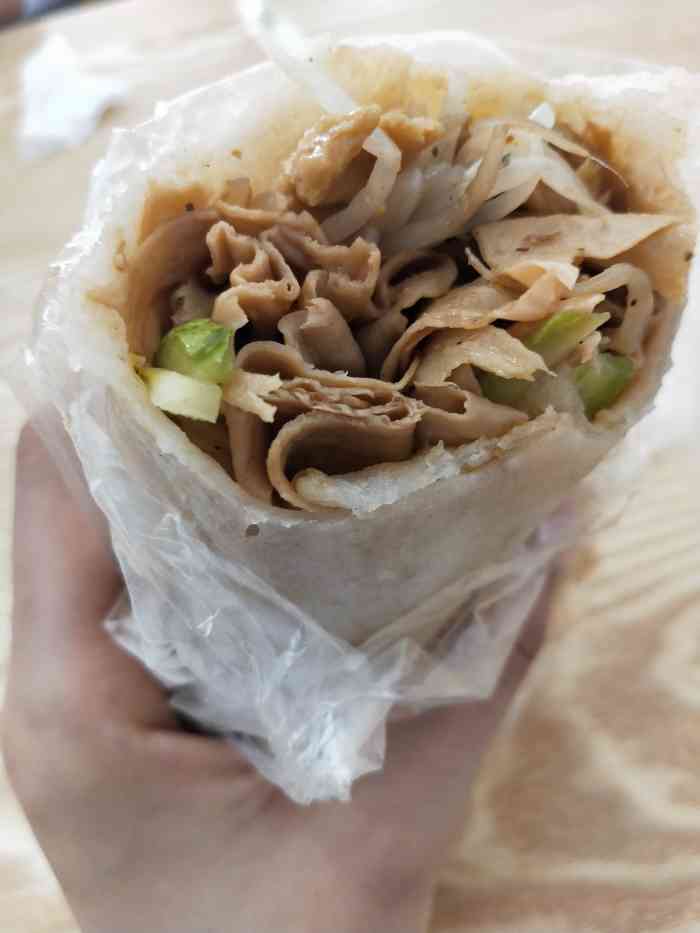 打分    /人 终于打卡芙蓉卷饼,薄薄一张饼卷的超极鼓,圆锥形,可爱