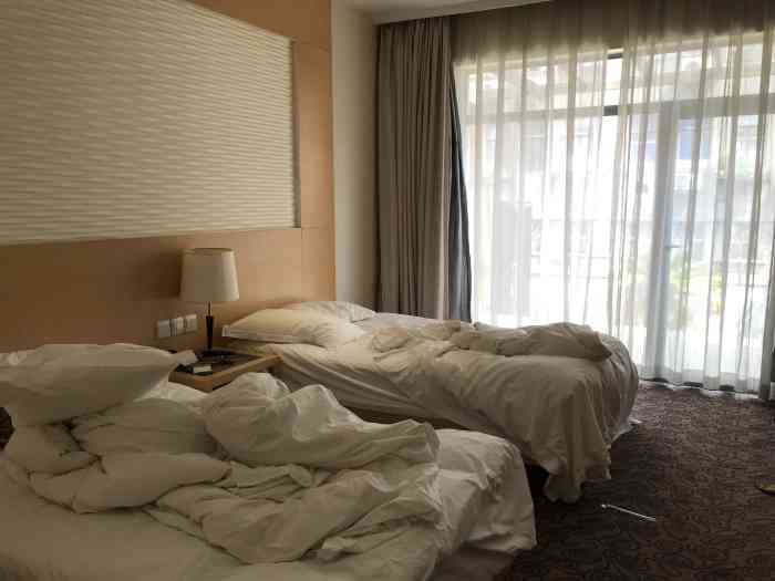 房间脏乱,隔音极差,服务态度差