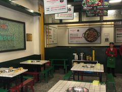 大堂-晓彭肥肠鸡·泡椒鸡火锅(水木天地店)