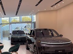 -理想汽车(世纪汇店)