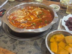 -黄利砖万峰林布依特色酸笋牛肉馆