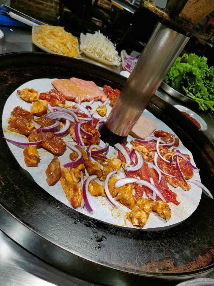 爽哥地锅烤肉「奥尔良鸡翅」阉的非常入味「特色羊排肉.