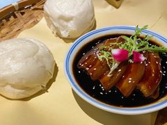 酒酿馒头配扣肉-卯时·龙光雅宴·精致锡帮菜(惠山古镇店)