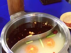 鸳鸯锅底-马路边边·成都串串(翠柏路店)
