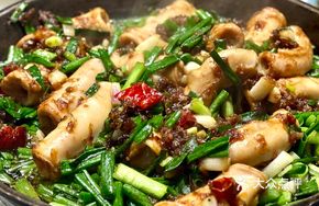 Scallion-Stewed Pig Intestines