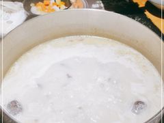 -洪氏嗨捞·广东猪肚鸡·椰子鸡火锅(西咸万象城店)