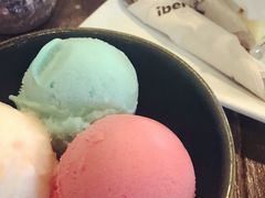 -莓园冰淇淋店