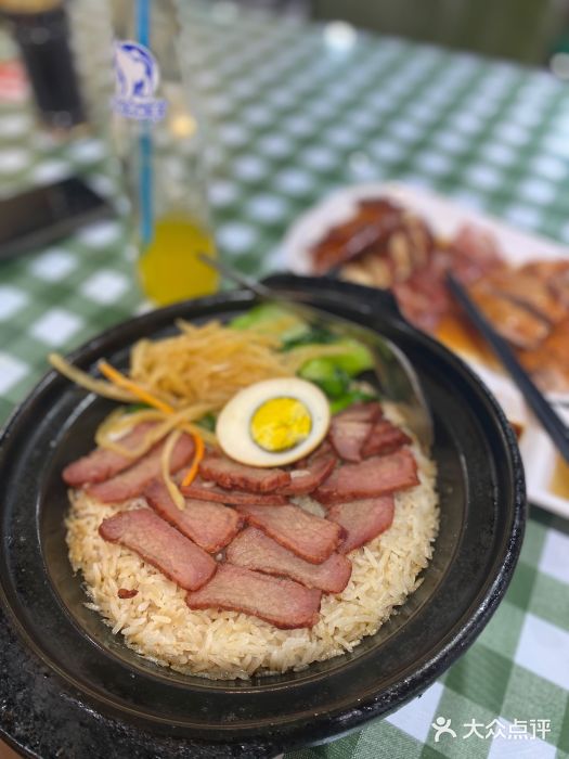 广式烧腊(崇文门店)腊味腊肠煲仔饭图片
