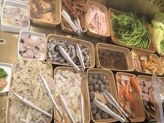 -愉肴麻辣香锅(中山路店)