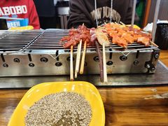 -哈尔滨小酒馆·鲜肉现穿自助烧烤(康新花园店)