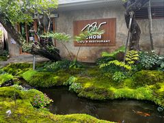 -Chom Cafe and Restaurant