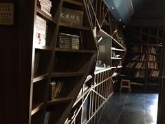 -钟书阁(松江泰晤士小镇店)