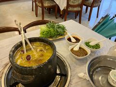 -鲁朗纳麦石锅鸡庄园