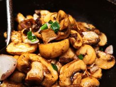 盐焗菌菇-丝路金桃·新疆菜(徐汇店)