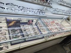 -美式眼镜·授权蔡司.依视路.尼康.豪雅.明月(南翔印象城店)
