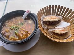 -闫家驴肉老店(华电一校店)