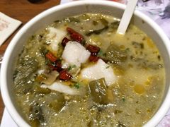 -渝是乎酸菜鱼(龙旗购物中心店)