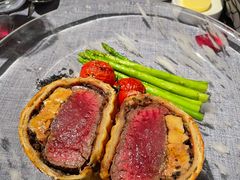 惠灵顿牛排-弦月窗LUNETTE BY AMANDA(复兴路店)