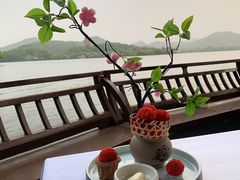杨梅鳕鱼球-柳莺湖上·湖景餐厅·江南菜(西湖店)