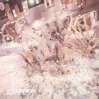 主色调选择新娘喜欢的少女粉 设计师用3到4个深浅不同