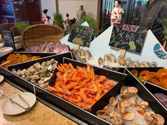 -大中华希尔顿酒店-念自助餐·嗨啤·小龙虾