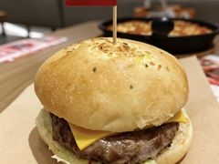秘汁炭烤风味牛堡-必胜客(大观天地店)