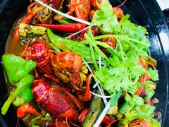 -虾弄弄海派小龙虾·牛羊蝎子火锅