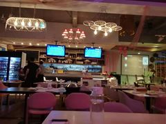 -樱花里音乐餐吧·牛扒椰子鸡(东圃店)