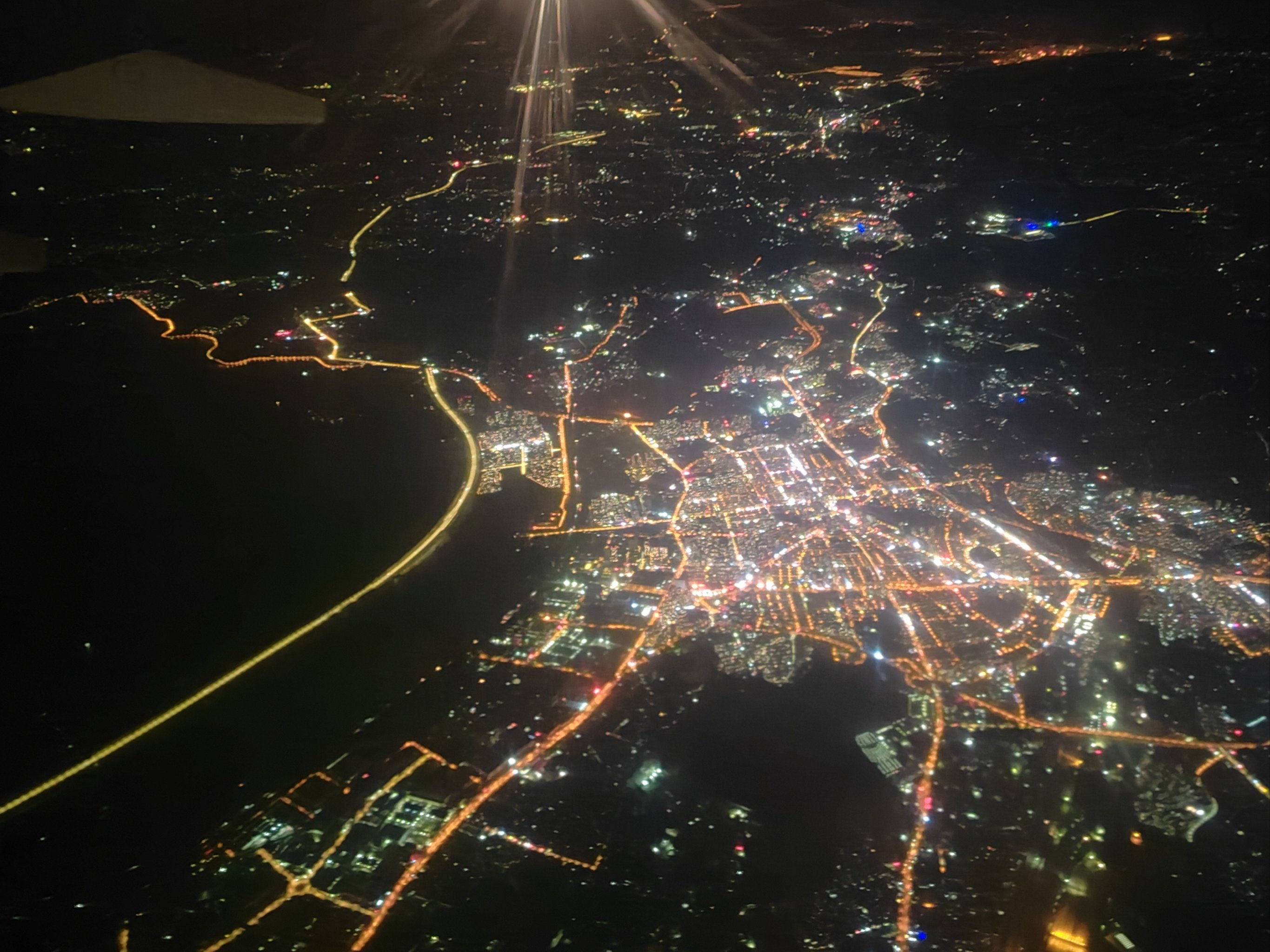 0元玩转这座城 飞机上大连的夜景