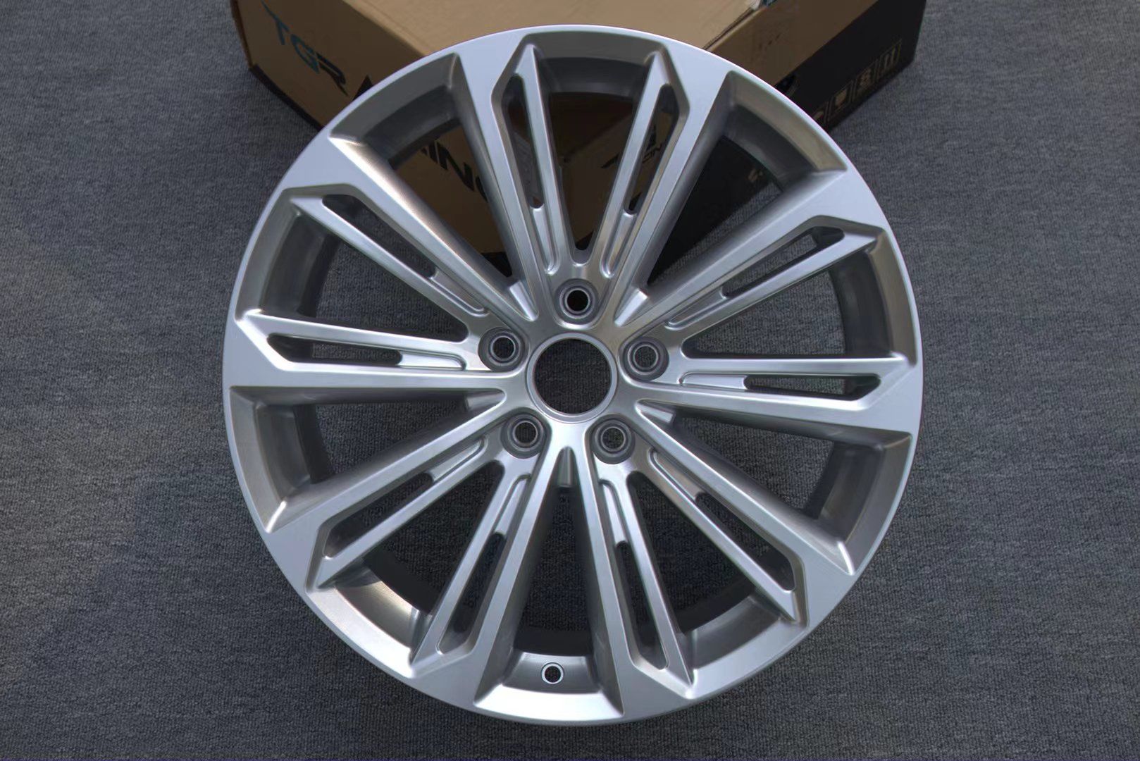 17,18,19寸大众迈腾海外版轮毂