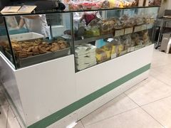 面包甜点陈列柜-上海哈尔滨食品厂(淮海中路店)