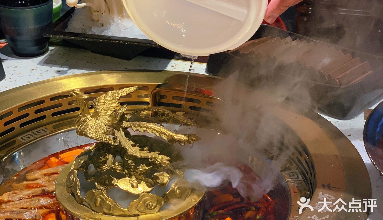 郑恺首家国民风火锅店空降北京[礼花]