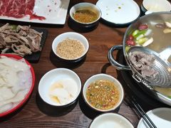 高钙牛骨原汤锅底-乡土黄·鲜牛肉火锅·小龙虾(兴业街店)