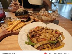 -三勾JJJ Burger&Coffee(梅溪湖店)