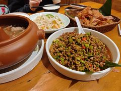 -老滇山寨•云南特色菜•地方菜•民族风情歌舞表演(金碧店)