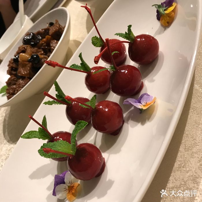 和平饭店龙凤厅-樱桃鹅肝-菜-樱桃鹅肝图片-上海美食-大众点评网