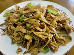 肉炒栗子蘑-翼松楼餐厅