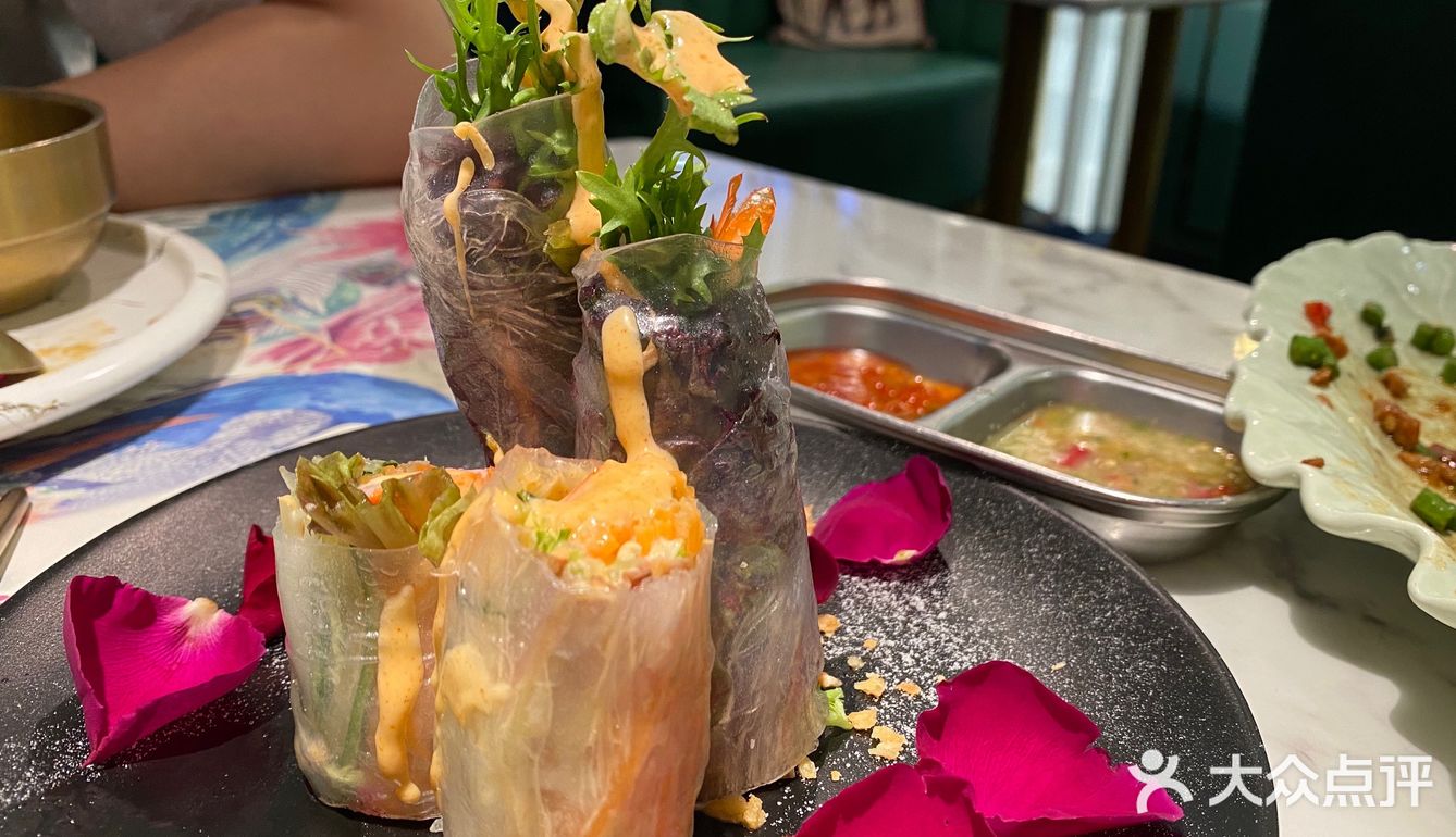 这回补了上回没吃上的芒果饭和春卷儿