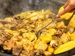 -粘豆包柴火铁锅炖