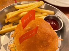 美式炸鸡汉堡-COMMUNE幻师(鎏嘉码头店)