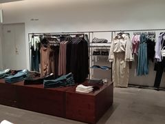 -URBAN REVIVO(高德置地广场·春广场店)