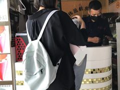 -京伟修鞋洗鞋奢侈品皮具护理店