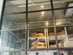 面包甜点陈列柜-来回·咖啡(钟村咖啡豆店)