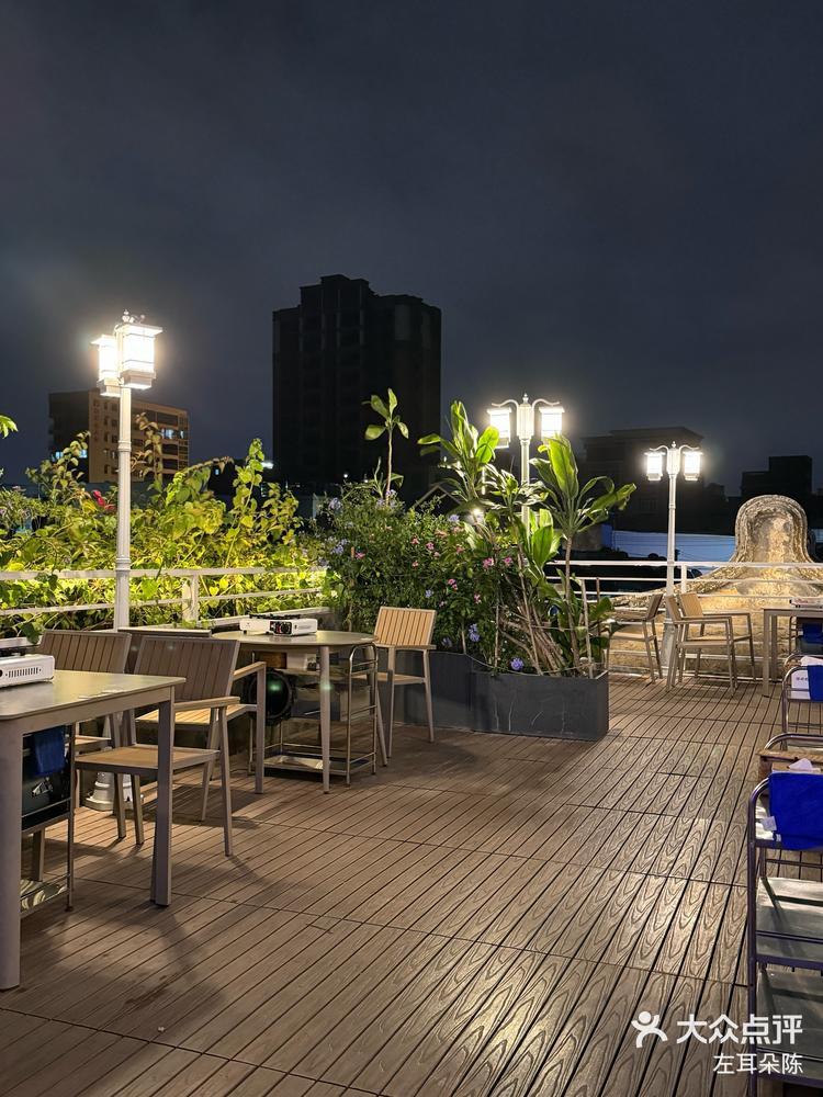 特色餐饮装修风格露天(特色餐饮店装修案例)