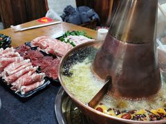 -果松木炭酸菜铜火锅·外婆参鸡汤