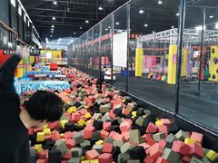 -嘿哟动霸CHUA·新潮玩运动娱乐中心·蹦床滑冰团建乐园