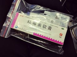 -花师傅专业手穿耳洞打耳洞穿孔