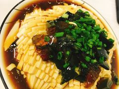 -虾弄弄海派小龙虾·牛羊蝎子火锅