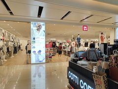 -王府井百货熙地港店