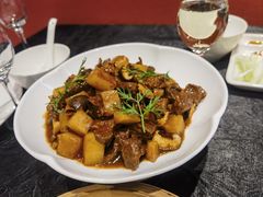 石锅土豆牛腩-正德楼果木烤鸭·渔家菜(东港店)